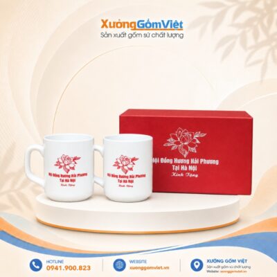Ly sứ in logo Hội Đồng Hương Hải Phương tại Hà Nội dáng trụ có quai màu trắng M117