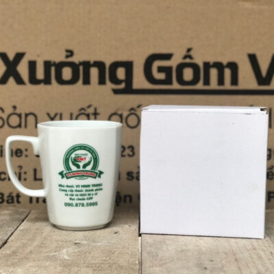 ly-su-in-logo-nha-thuoc-Vy-Minh-Trung-dang-vat-co-quai-mau-trang-1