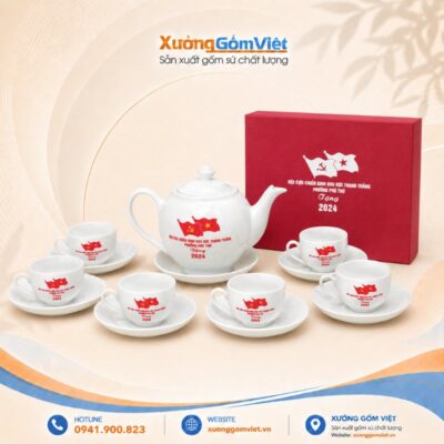 Bộ ấm chén sứ trắng in logo Hội cựu chiến binh khu vực Thạnh Thắng Phường Phú Thứ dáng bầu tròn Bát Tràng ACLG-63