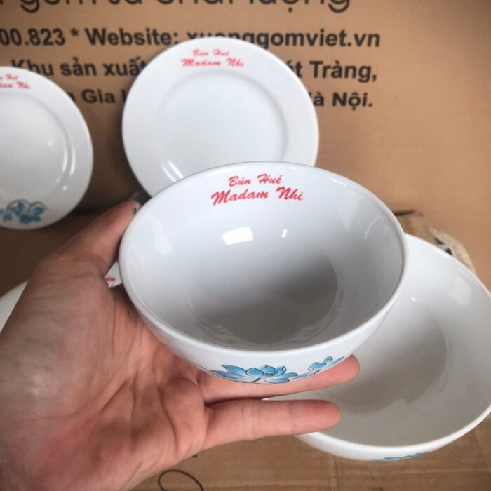 bo-bat-dia-in-logo-bun-hue-madam-nhi-men-trang-hoa-tiet-sen-xanh-7