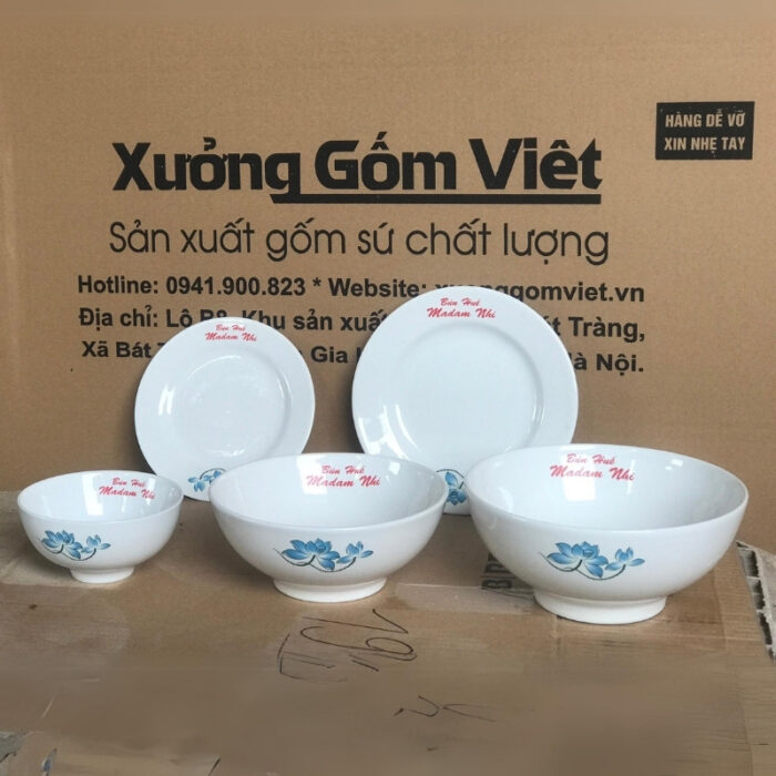 bo-bat-dia-in-logo-bun-hue-madam-nhi-men-trang-hoa-tiet-sen-xanh