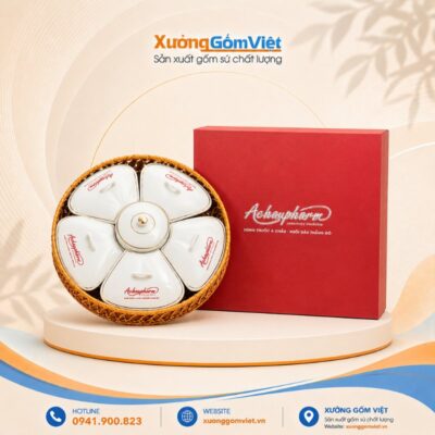 Khay mứt sứ in logo Achaupharm dáng bông hoa màu trắng vẽ viền kim KMS-39