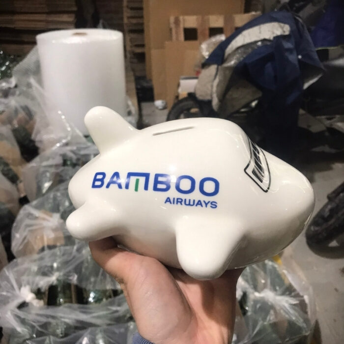 ong-tiet-kiem-may-bay-in-logo-bamboo-airways-mau-trang