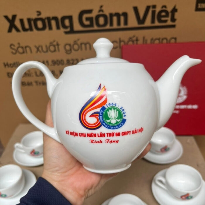bo-am-chen-in-logo-ky-niem-chu-nien-lan-thu-60-GDPT-Hai-Hoi-dang-bau-tron-mau-trang-2