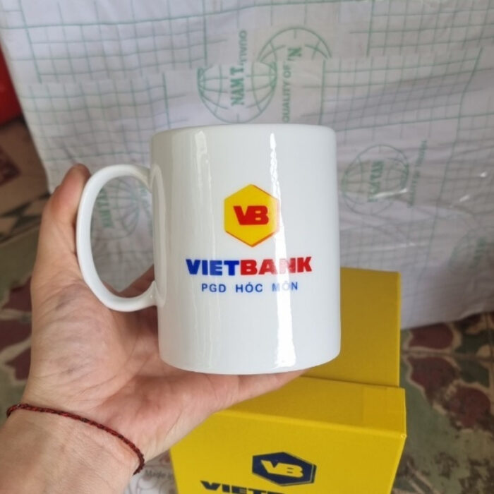 coc-su-in-logo-vietbank-PGD-hoc-mon-dang-tru-cao-co-quai-mau-trang-2
