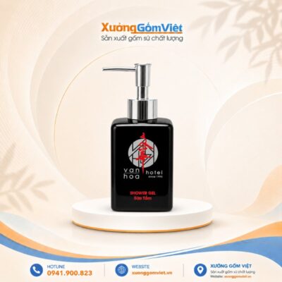 Bộ phụ kiện nhà tắm in logo Văn Hoa hotel dáng vuông men đen Bát Tràng BDX-25