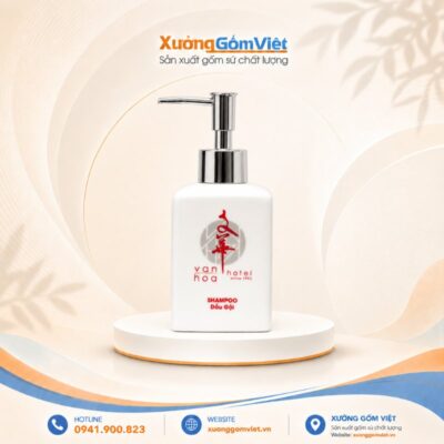 Bộ phụ kiện nhà tắm in logo Văn Hoa hotel dáng vuông men trắng Bát Tràng BDX-26