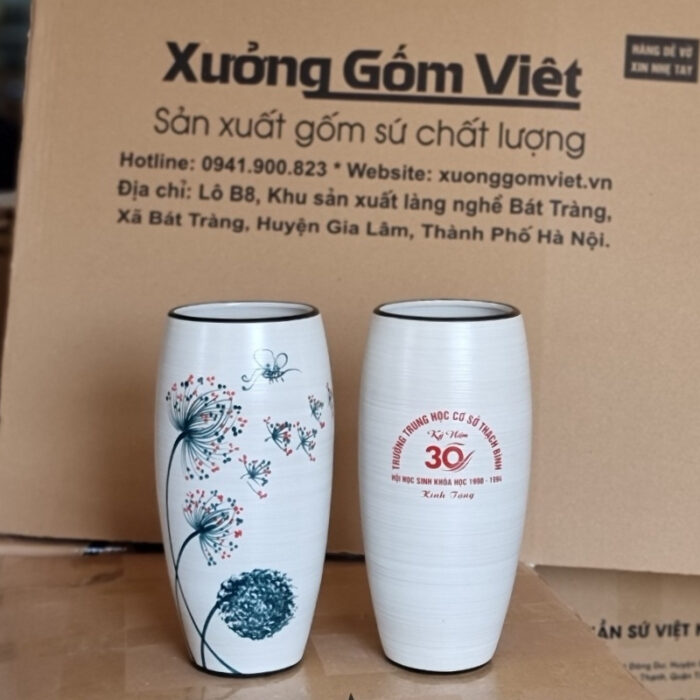 lo-hoa-gom-su-in-chu-ky-niem-30-nam-hoi-hoc-sinh-dang-bom-mau-trang-ve-hoa-2